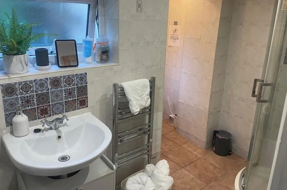 1 Bed Victorian Flat Sleeps 4 - Garden & Patio
