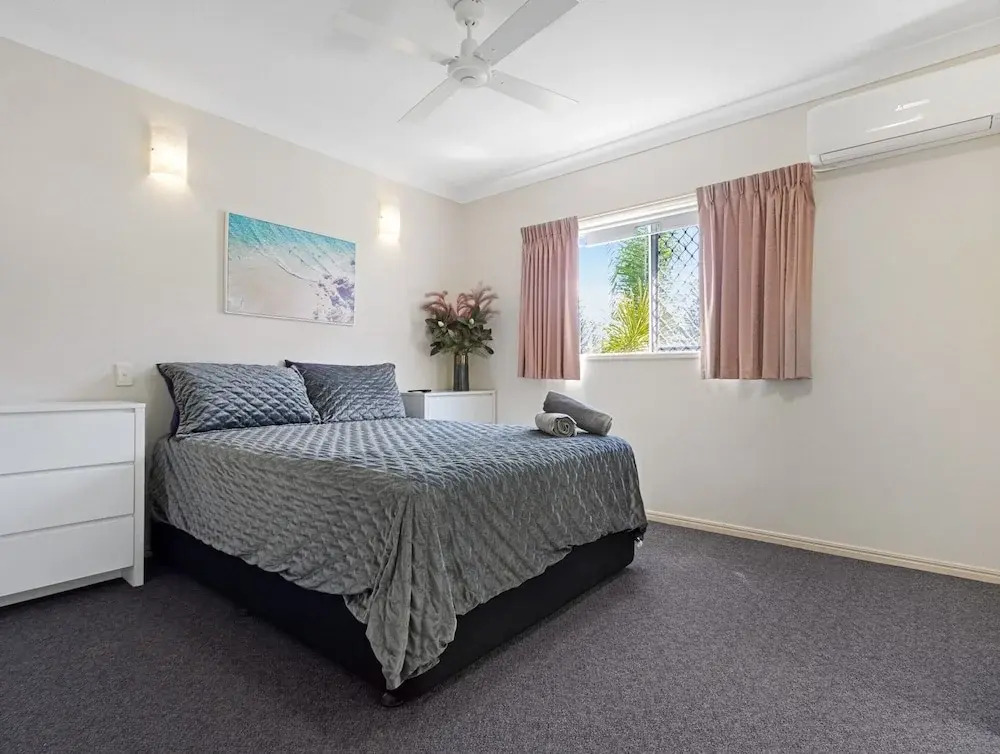 Beachside 2-bed Apartment With Secure Parking