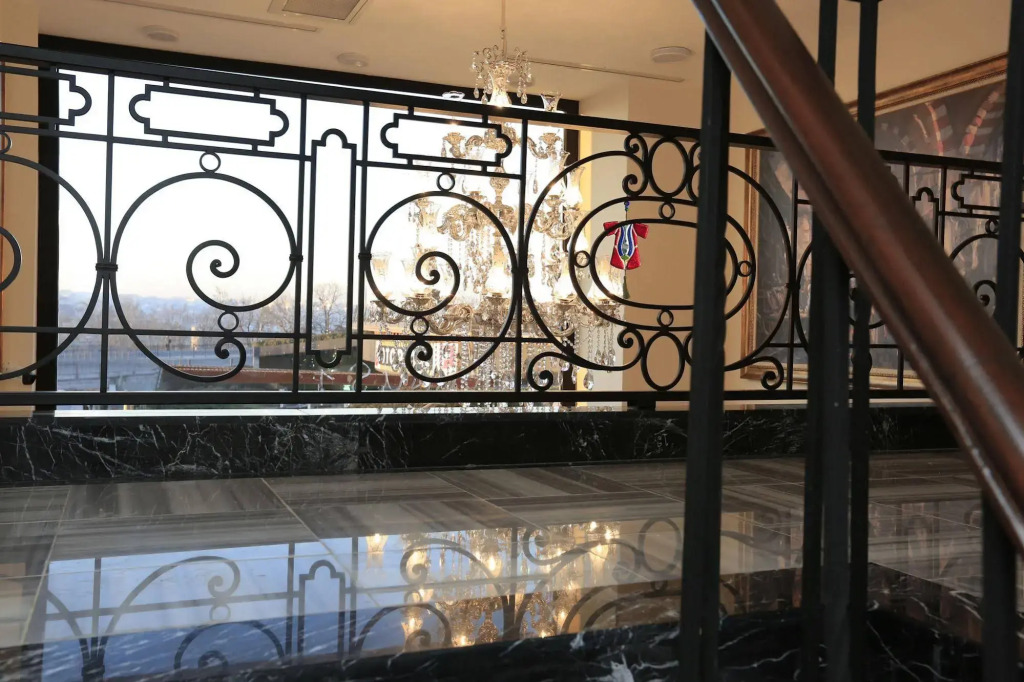 Art Nouveau Pera