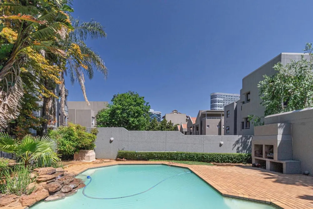 Sandton City 3 Bedroom Apartment With Balcony