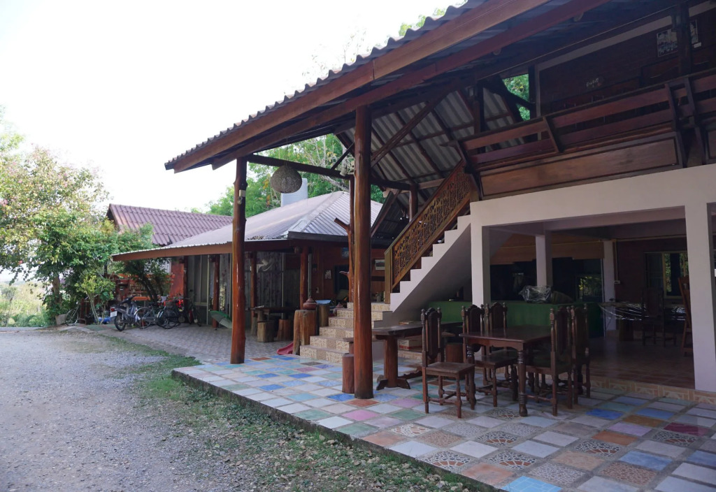 Settee Homestay