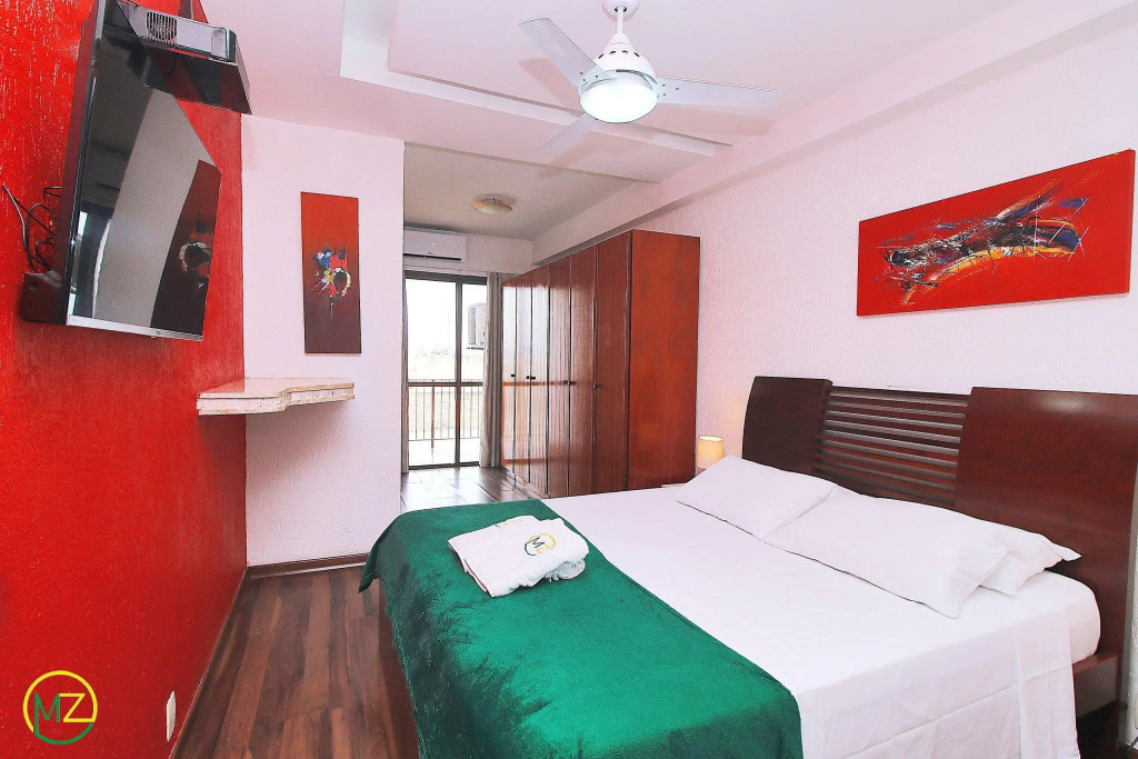 Linda Cobertura duplex com varanda e piscina e proximo da praia de Copacabana!