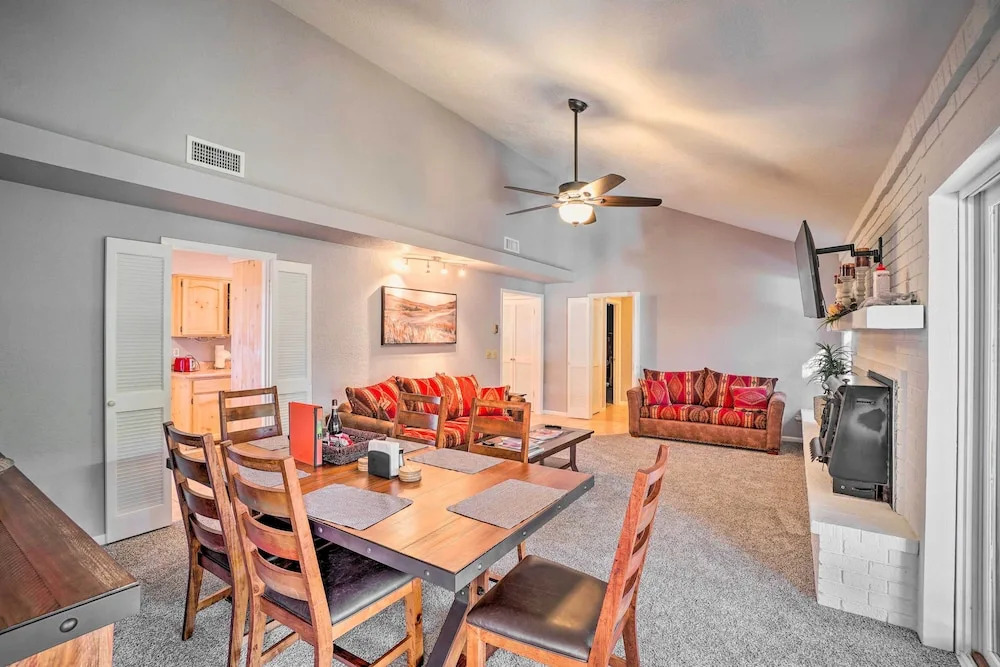 1 Mi to Cathedral Rock Trailhead: Home w/ Sunroom