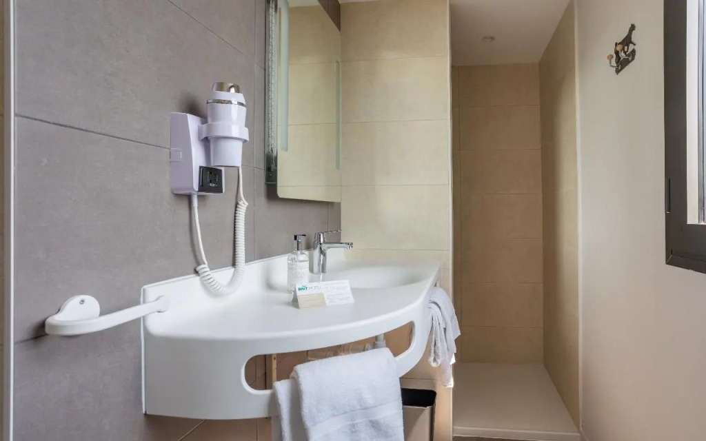 Brit Hotel Ploermel - Hotel de lHippodrome