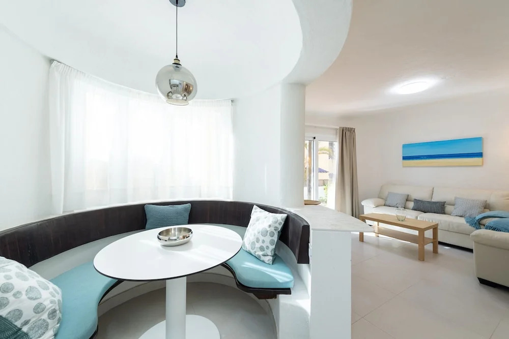 Cute apartment next to beach. P27 Swimming pool