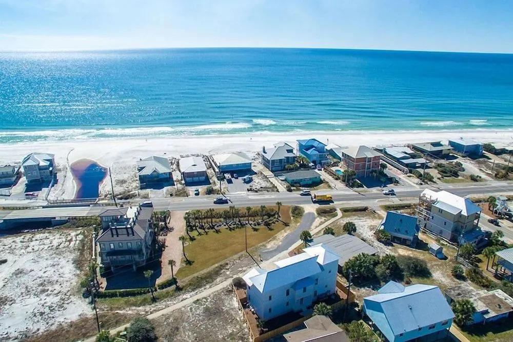 Looking Glass 5 Bedroom Holiday Home by Five Star Properties