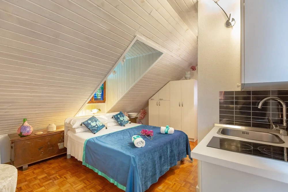 Star Rooms & Studios