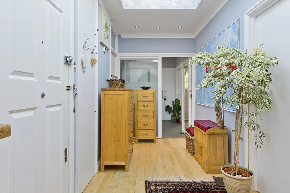 Delightful Apartment in Prime Location Near Hampstead Heath by Underthedoormat