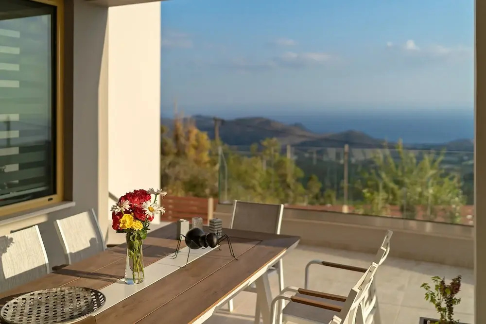 Mountainside Villa With Private Pool and Kids Playground Walk to Restaurant