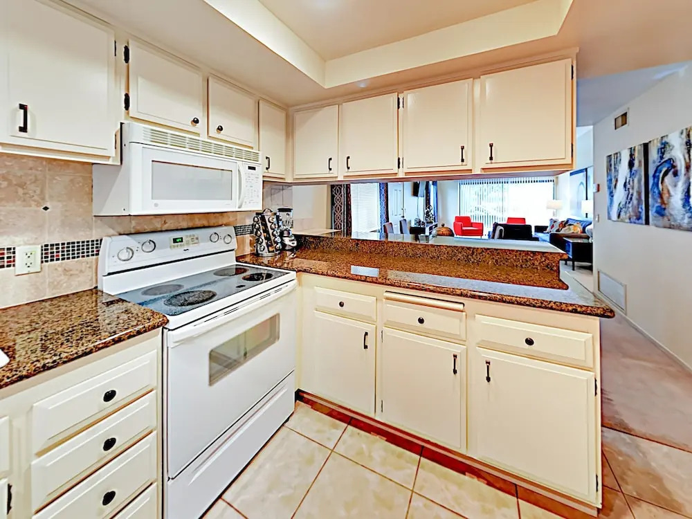 Los Coyotes - 2 Br Condo
