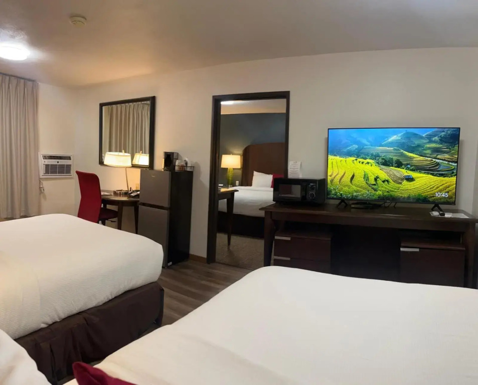 Alliance Hotel & Suites, a Howard Johnson by Wyndham