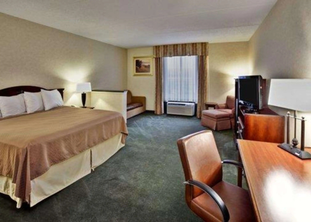 Quality Inn & Suites Somerset Downtown