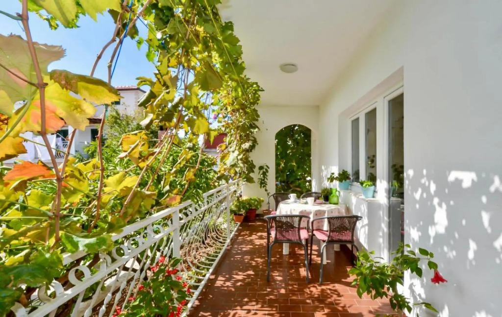 Paž - 28m From the Beach - A1