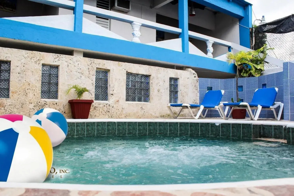 Hotel El Tronco Inc