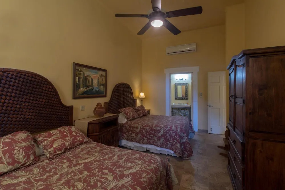 Ocean View 4BR Villa Steps From Cabo: Villa Haydee
