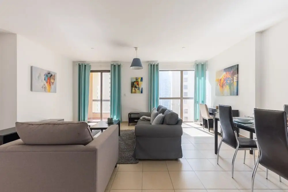 Spacious 1BR 5 minutes to beach