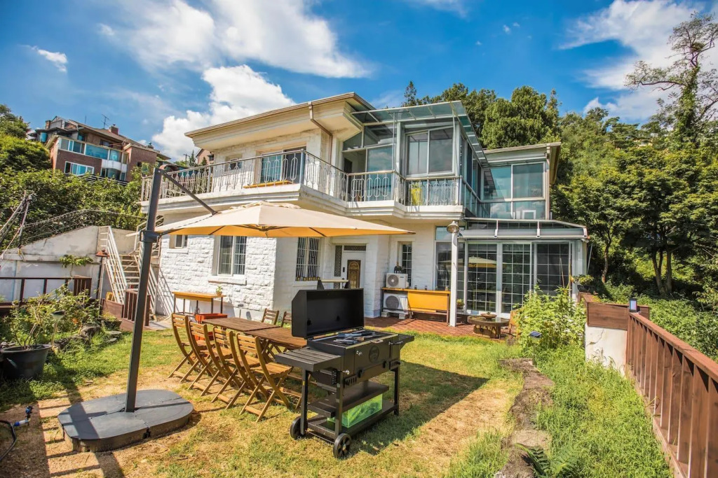 YT Tailored Service Home near Hongik Univ Station