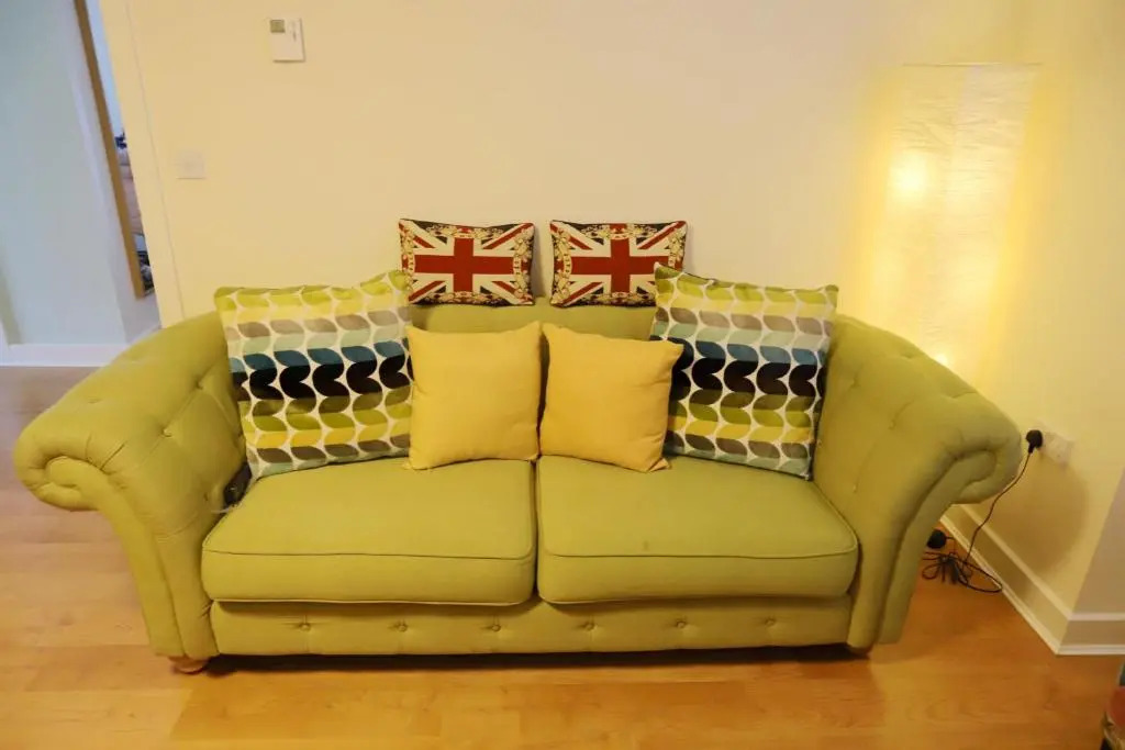 EasyTravel Luxury NEC/Airport 3 beds House