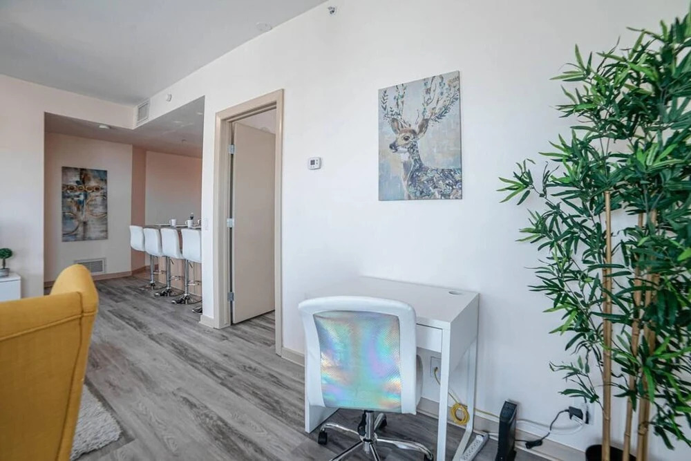 Gorgeous 2bd Condo Patio Gym Parking Coffee
