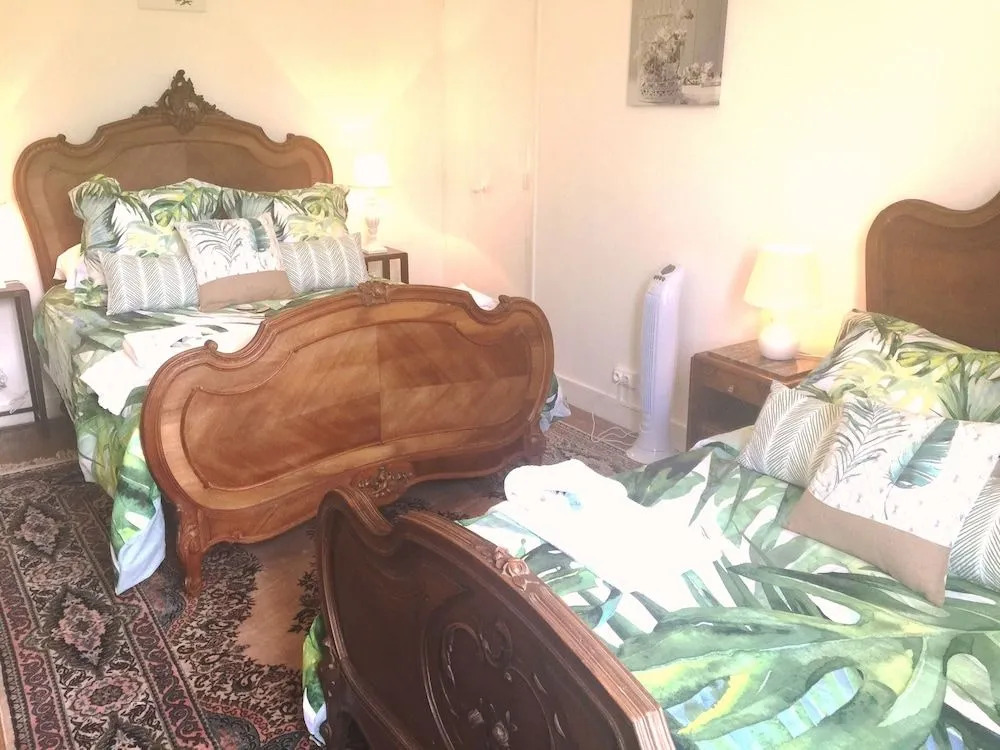Vue du Château dExcideuil en chambres