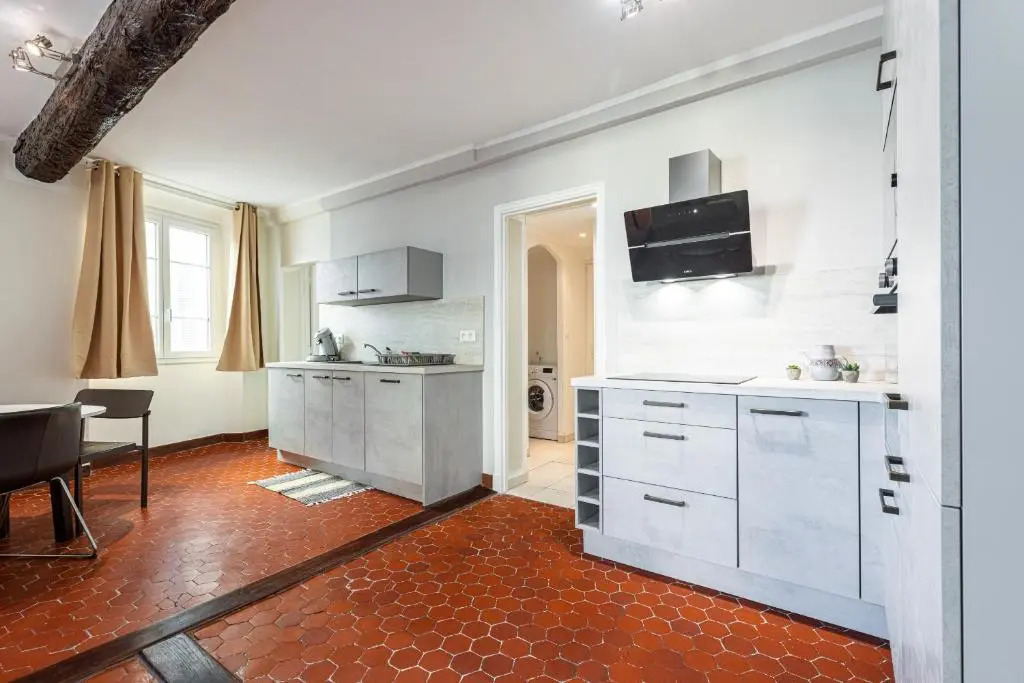 Large 3 Bdr Old Town - AC