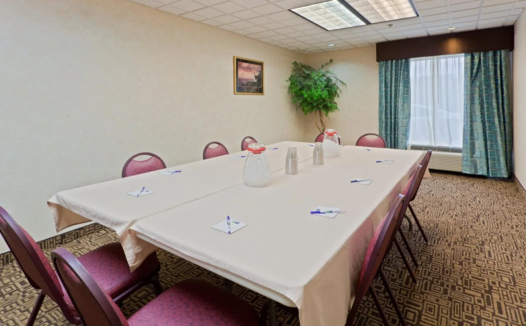 Holiday Inn Express Suites Charleston, An Ihg Hotel