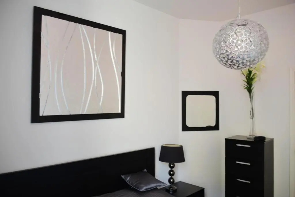 Apartment on Rue De France 4