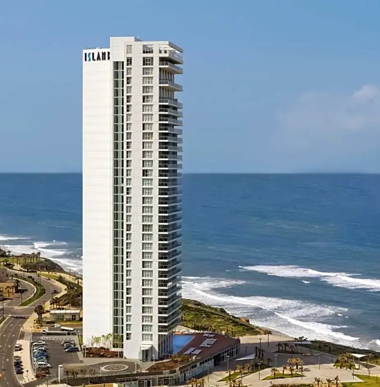 Island Suites Hotel