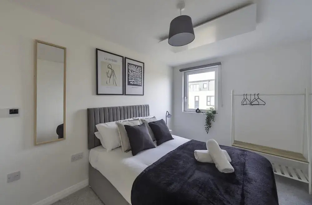 Stylish & Modern Flat 2 Min Walk To Ashford Outlet