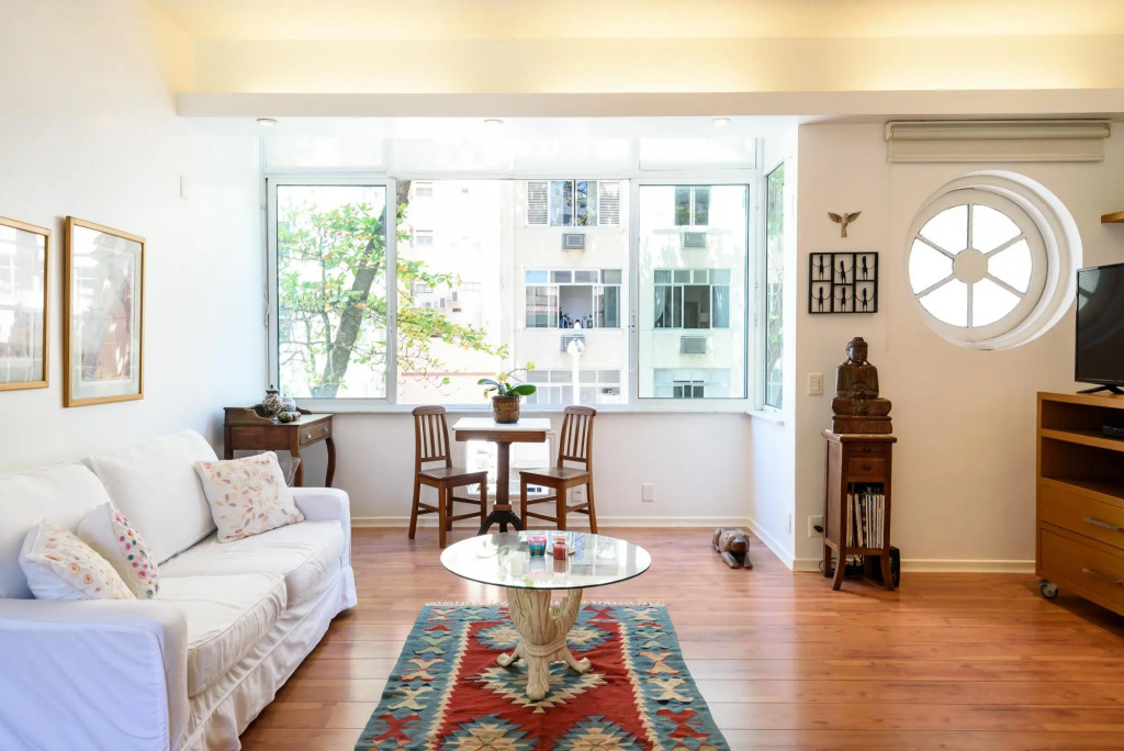50m from Leblon Beach sleeps 6 | GU301 Z1