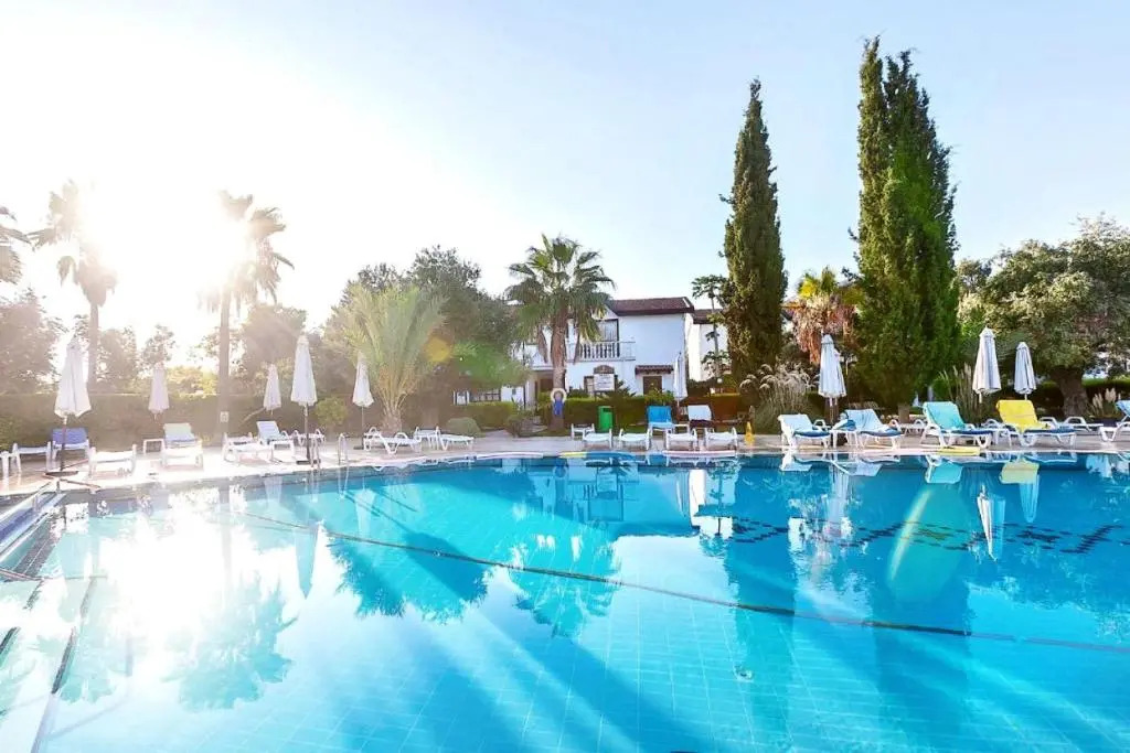 Peaceful Flat with Shared Pool Near Sea in Kyrenia