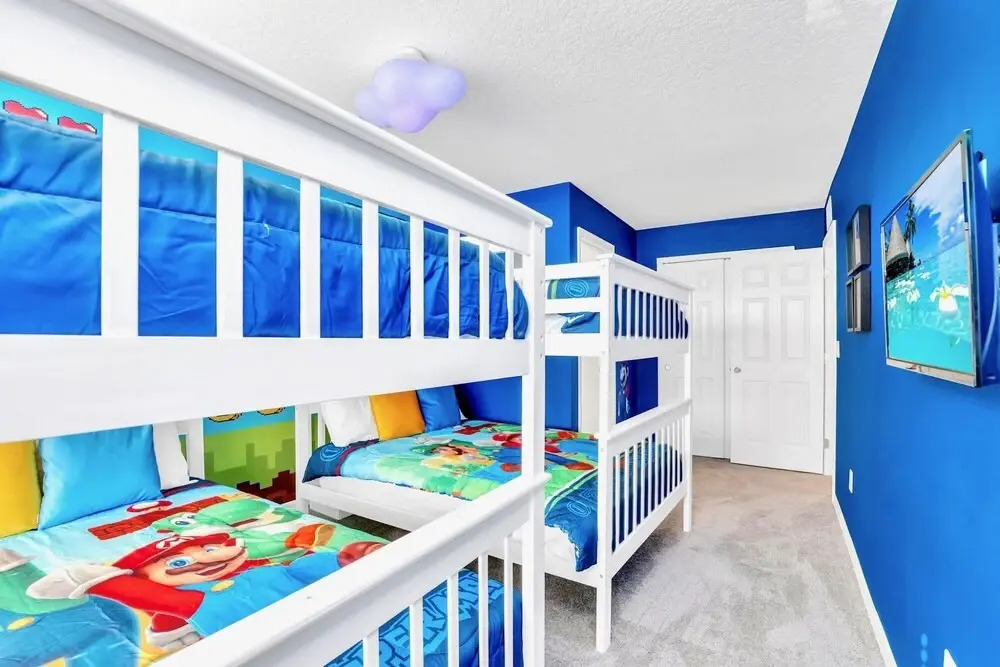 Vibrant 7BR Home With Pool Hot Tub and Games Room