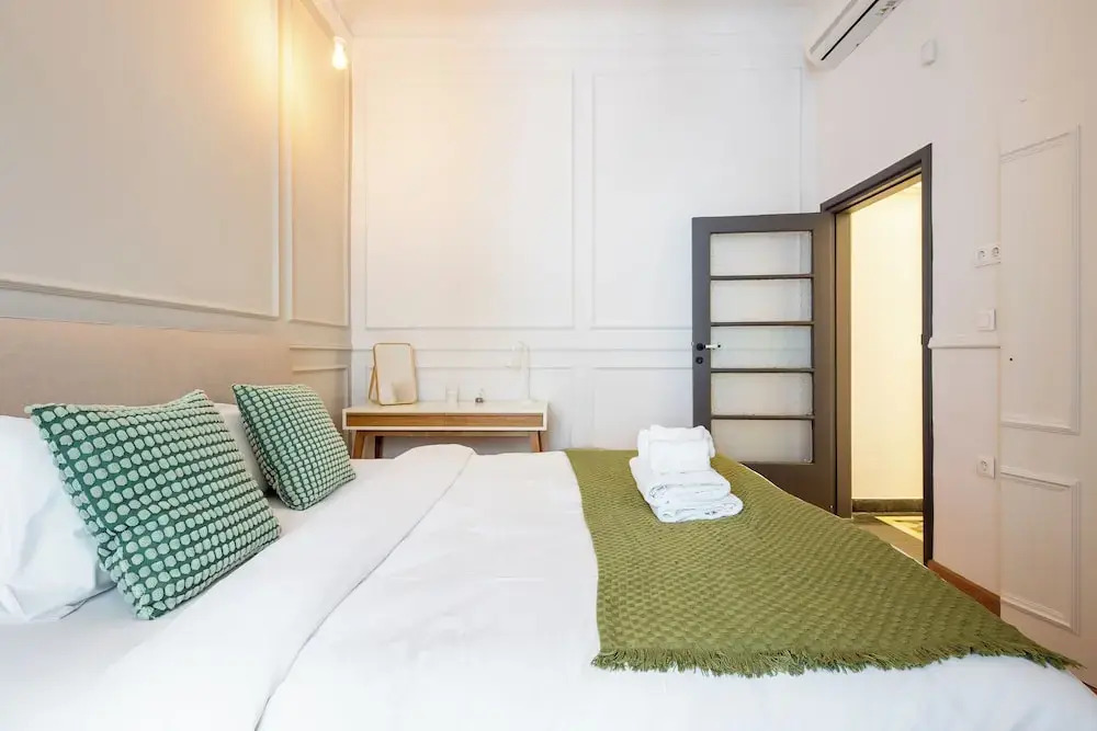 Meadows - Luxury 3-Bedroom Apt in Athens