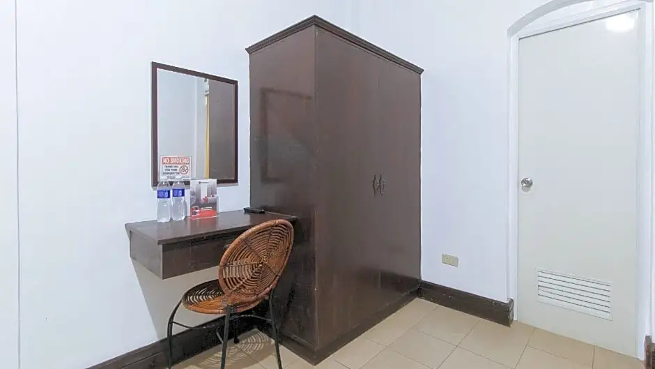RedDoorz @ Marifa Hotel Angeles Pampanga