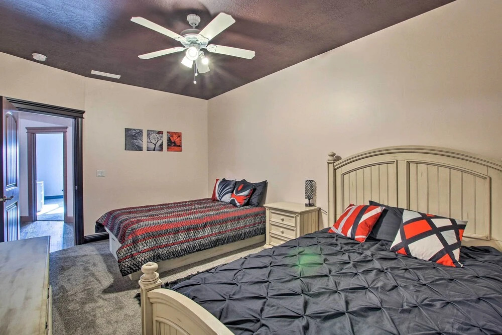 Spacious Home w/ Mtn Views: 2 Mi to Bear Lake!