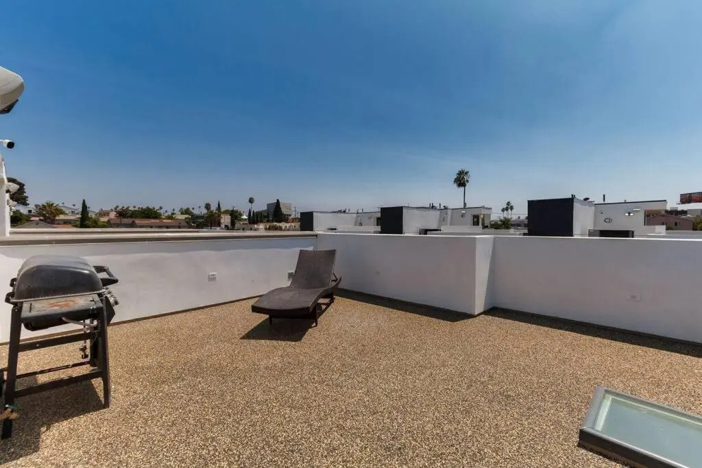 2 Luxury Modern 8 Bedroom Home with Rooftop Decks