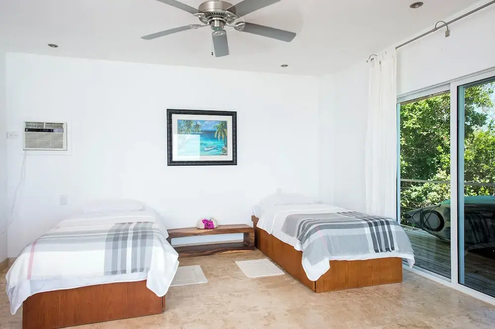 Seaside Sanctuary: Private Villa With Breathtaking Views