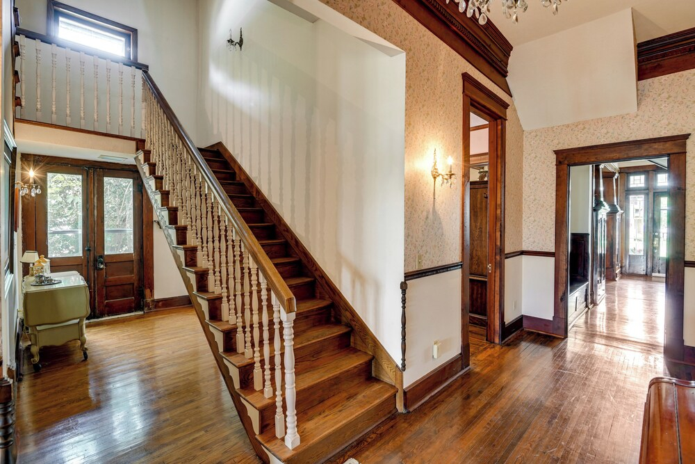 Walk to Lawrenceburg Square: Home for Large Groups