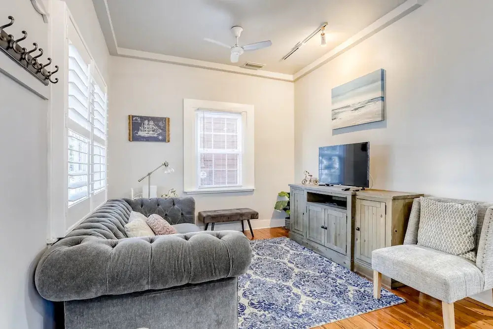 Adorable Cottage Near Downtown W/ Enclosed Yard & Spiral Staircase - Dogs OK
