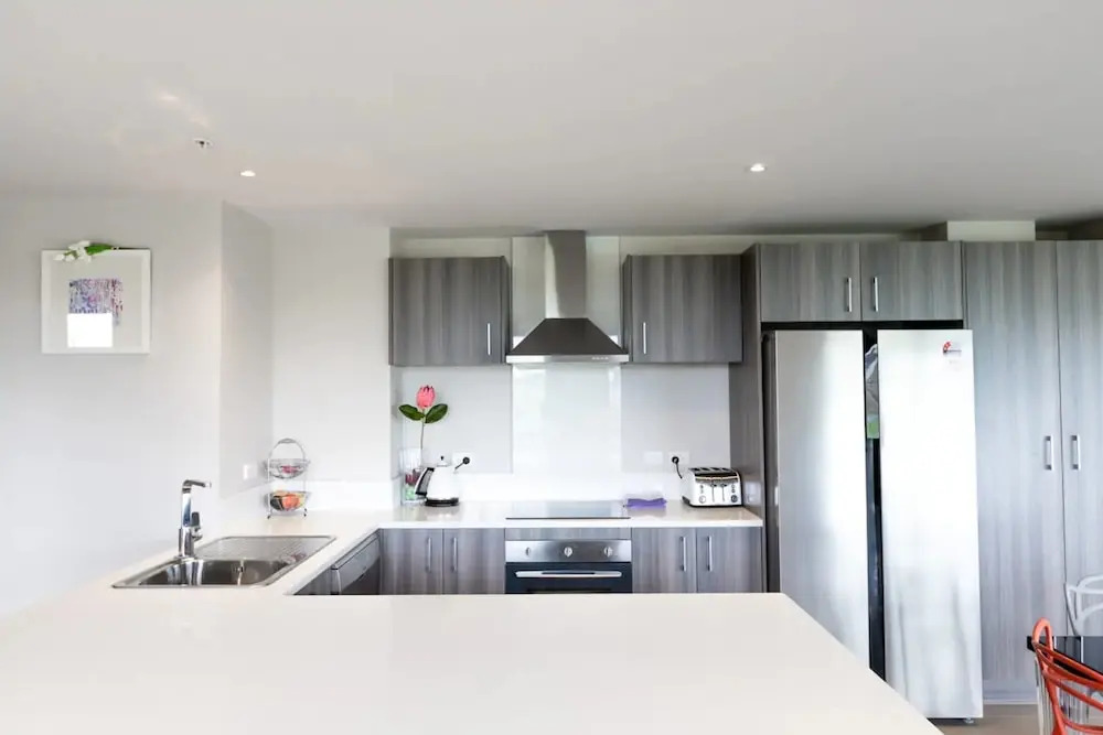Large Four Bdr Apartment - Walk to Mall/stadium