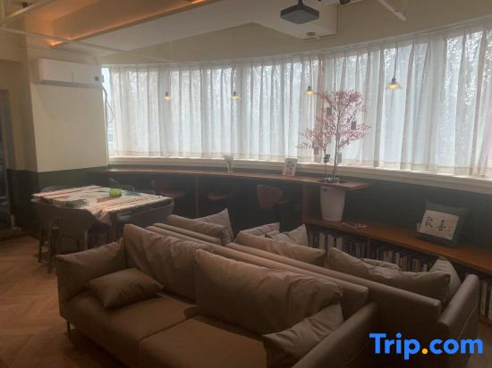 Cuan yue Space Youth Hostel (Laoximen Subway Station Branch)