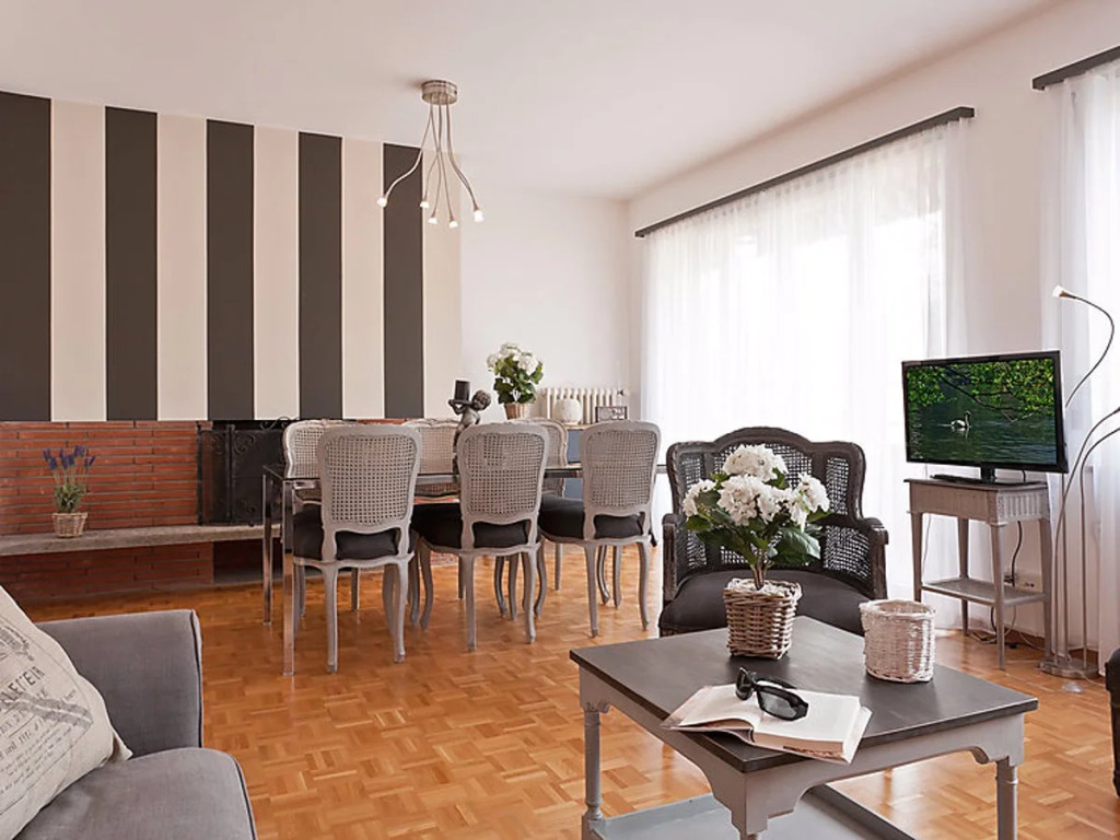 Large Suite 34623