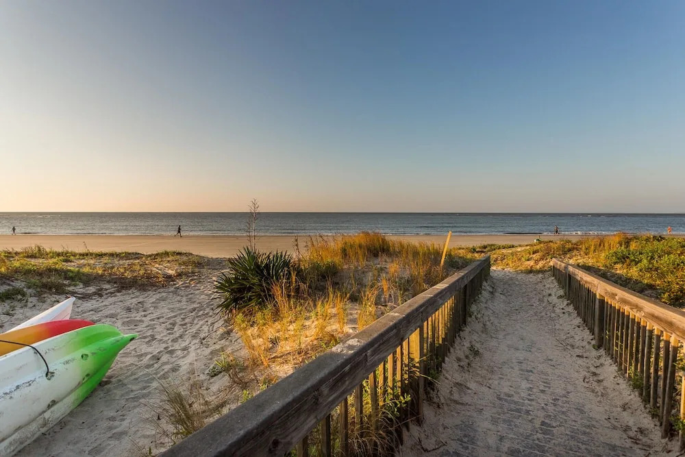 Hodnett Cooper's North Breakers