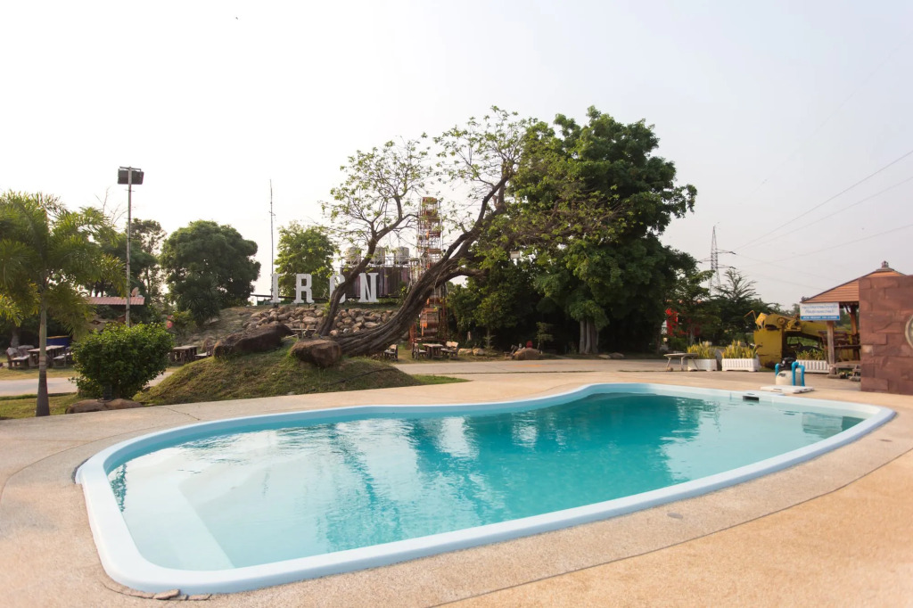 Iron Resort&Hotel