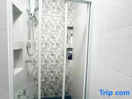 Studio Near Central Festival +Street Parking