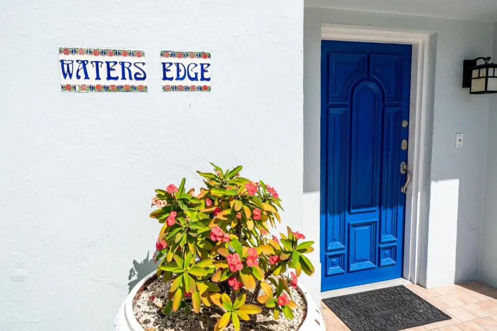 Waters Edge Villa - Oceanfront with Private Pool
