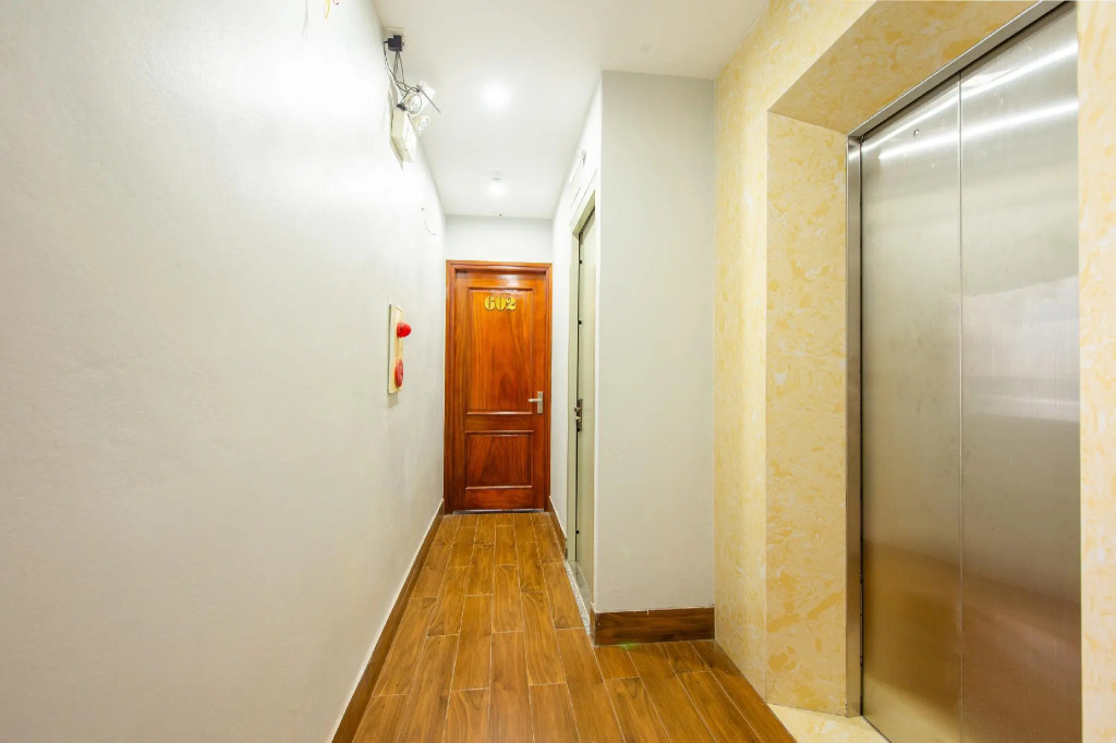 OYO 411 Van Nam Hotel