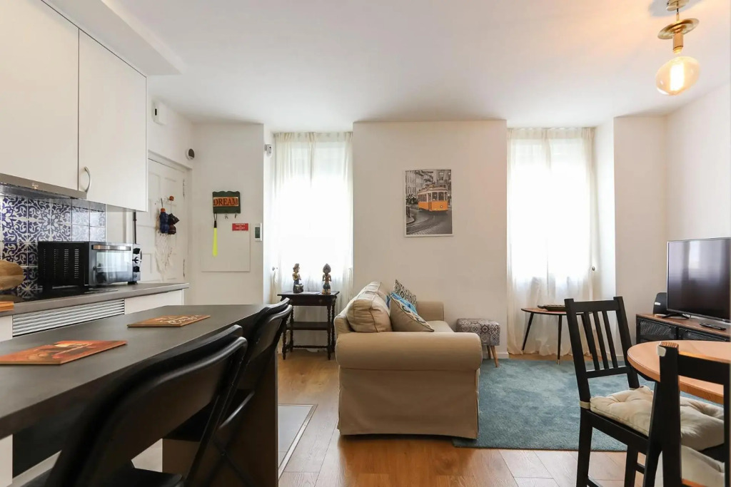 Wal Apartments- 3 bedrooms with parking space