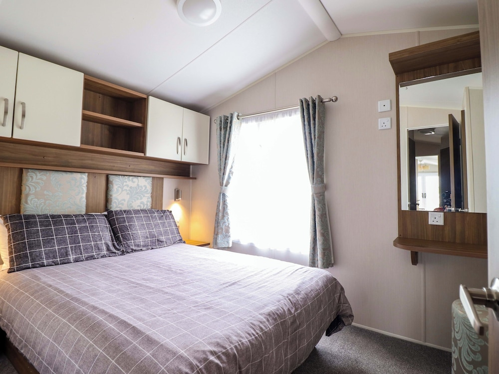 Sea Breeze C38 Dyffryn Seaside Estate