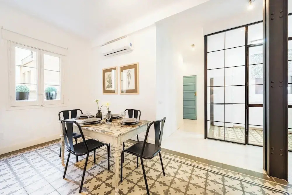 2 Bd Apartment Exclusive Location in Golden Mile Velazquez II